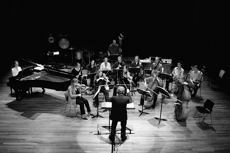 Het Basho Ensemble in 2010 tijdens een optreden in Theater Kikker Utrecht.